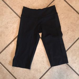 Black short lululemon yoga workout pants size M